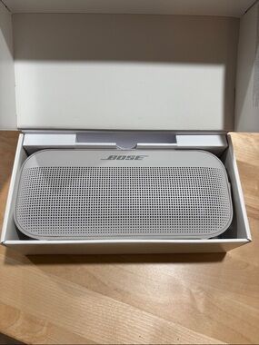 Bose SoundLink Flex Portable Speaker - White Boxed